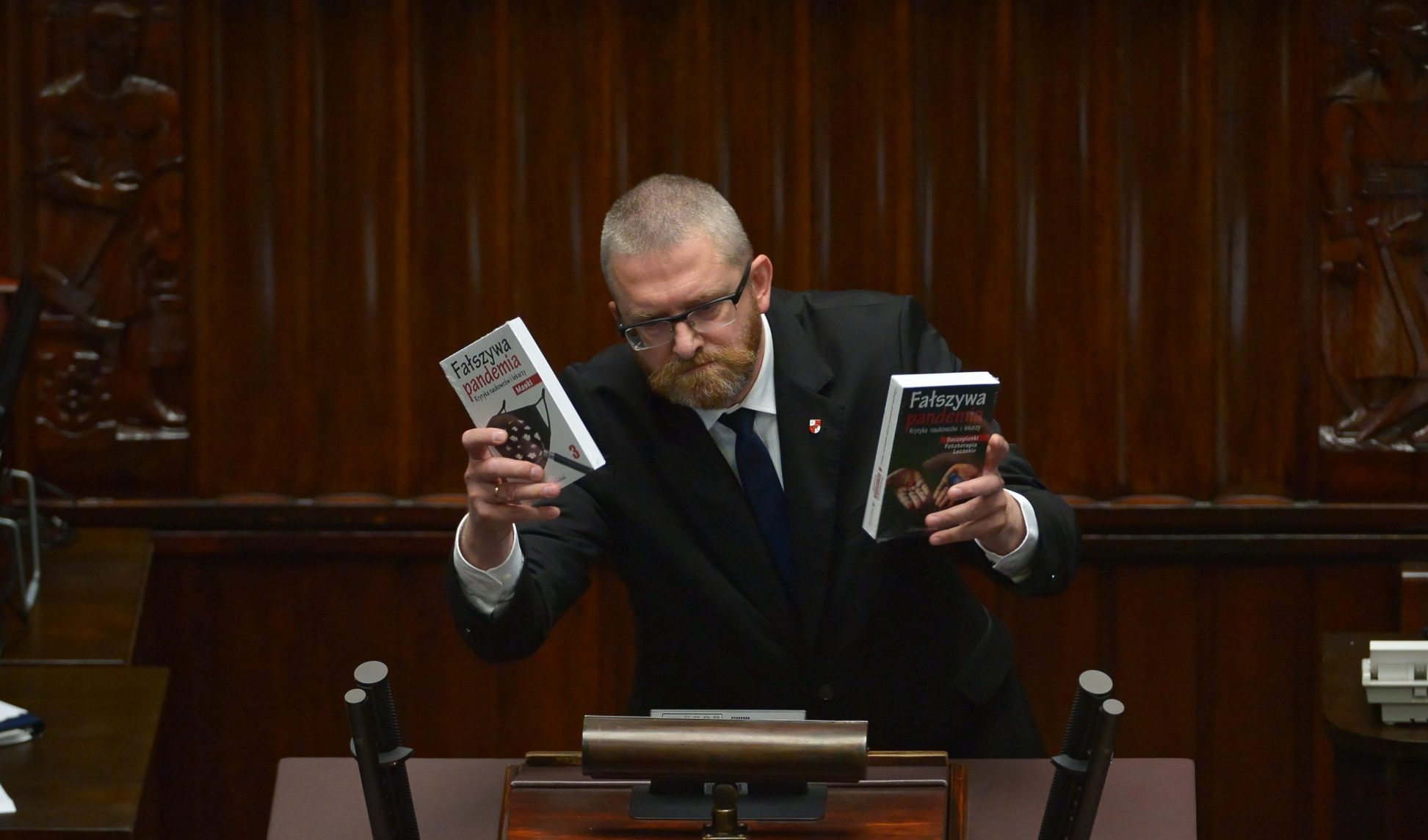 Prof. Dudek mówi o rosnącym poparciu dla partii Brauna