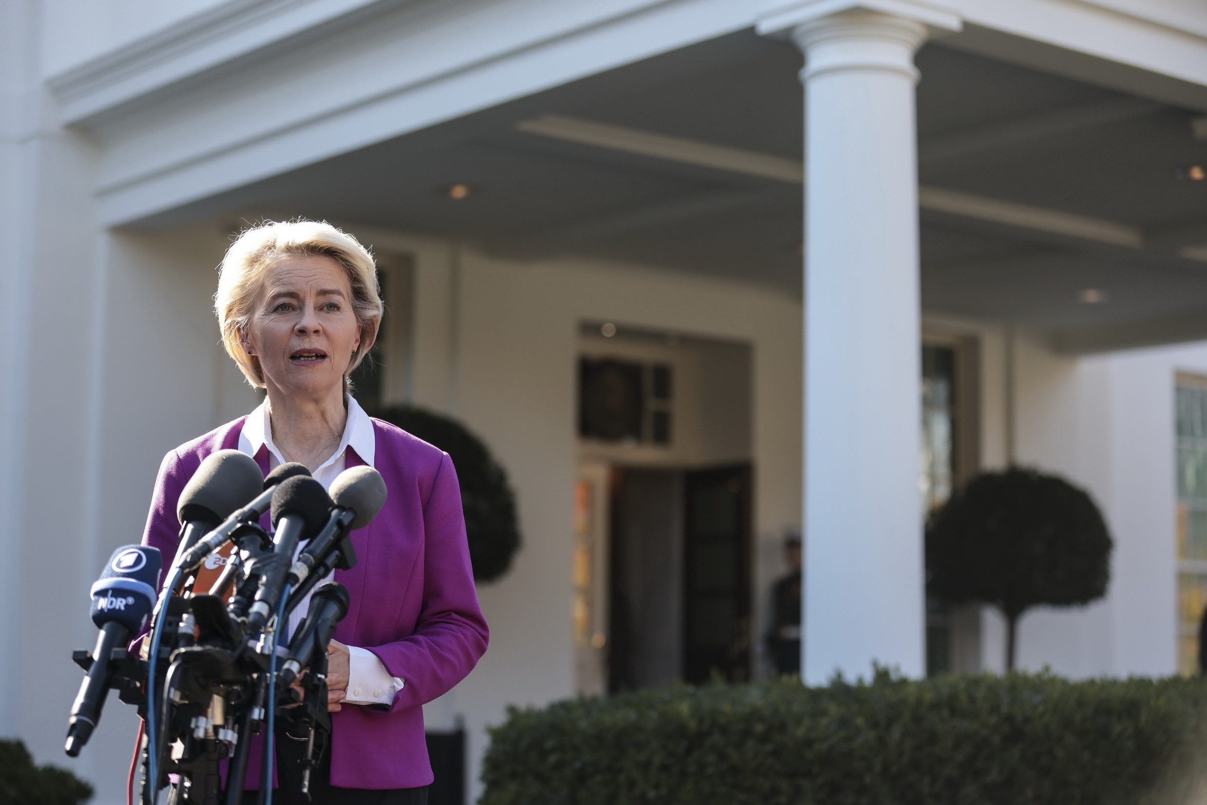 Europa coraz mocniej zależna od Chin. Von der Leyen ostrzega przed rosnącą przewagą Pekinu. Rozwiązania? Von der Leyen chce… rozmawiać z Chinami