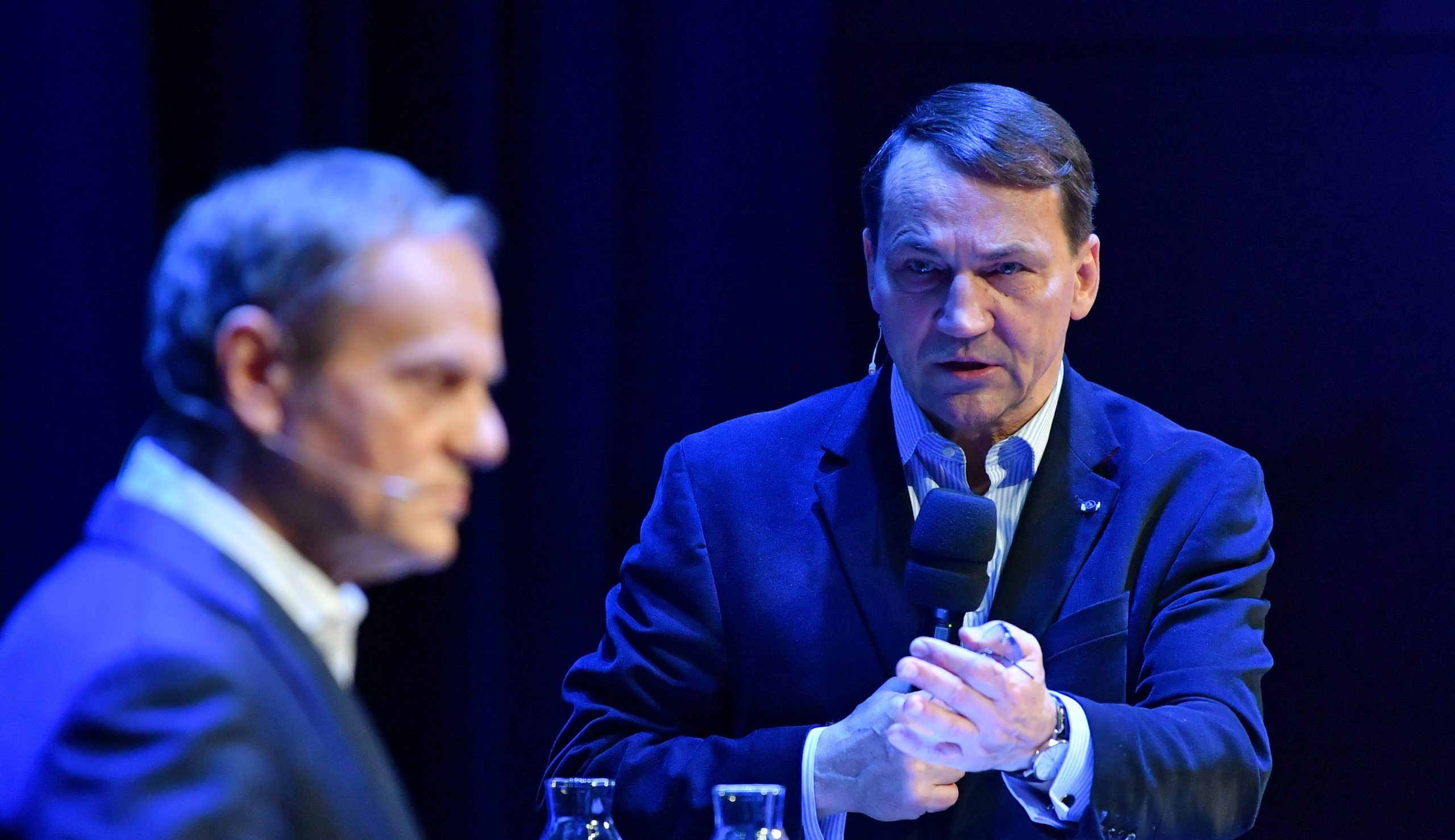 Sikorski dosadnie o prezydencie Nawrockim: pociąg ze złota!