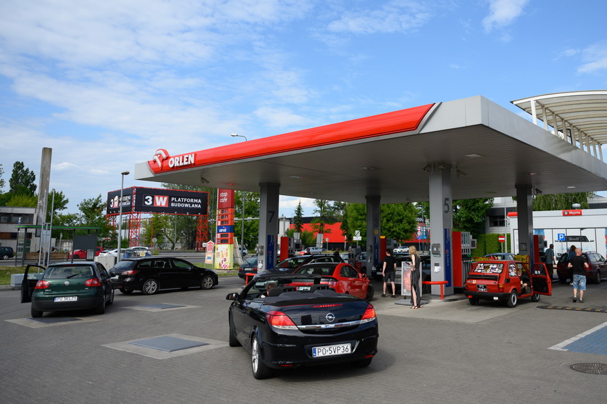 Rząd ogłosił maksymalne ceny paliw