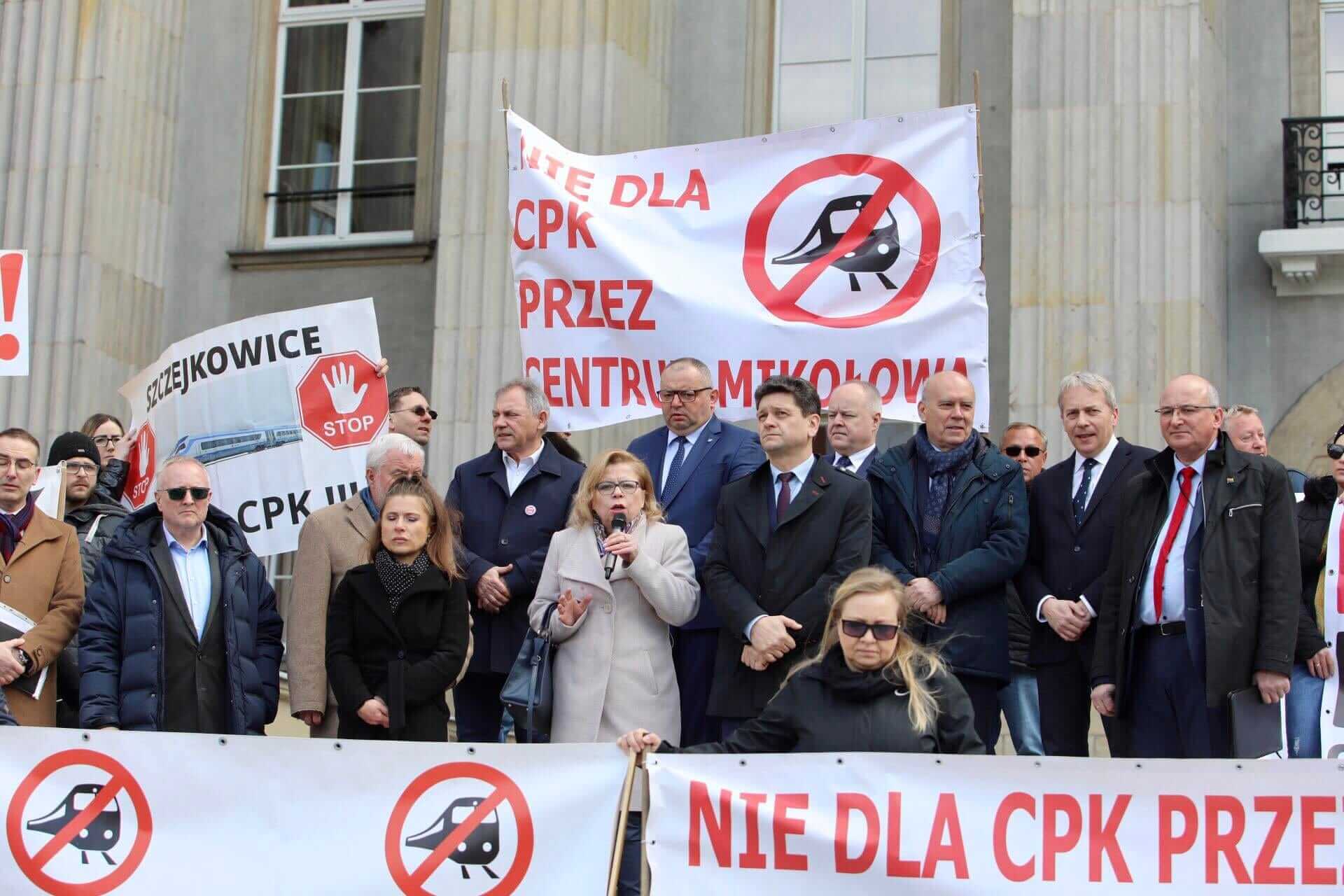 Zdjęcie do postu: Wojewoda zamyka drzwi przed mieszkańcami i dziennikarzami w sprawie CPK