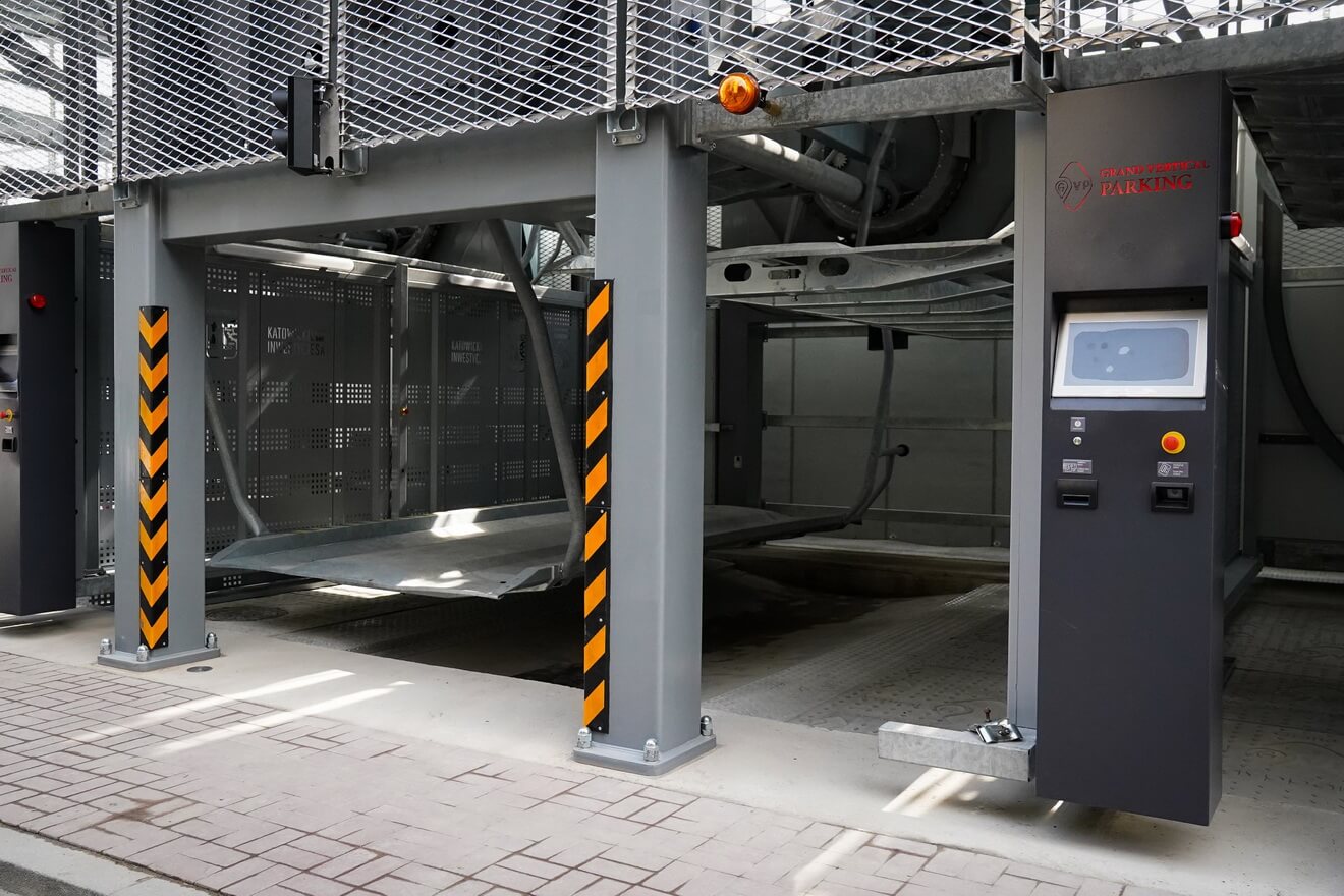 Zdjęcie do postu: Parking automatyczny na ul. Tylnej Mariackiej gotowy. Kierowcy muszą jednak poczekać