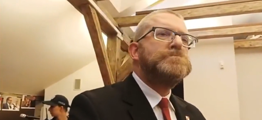 Sondaż w sprawie ewentualnej delegalizacji partii Grzegorza Brauna