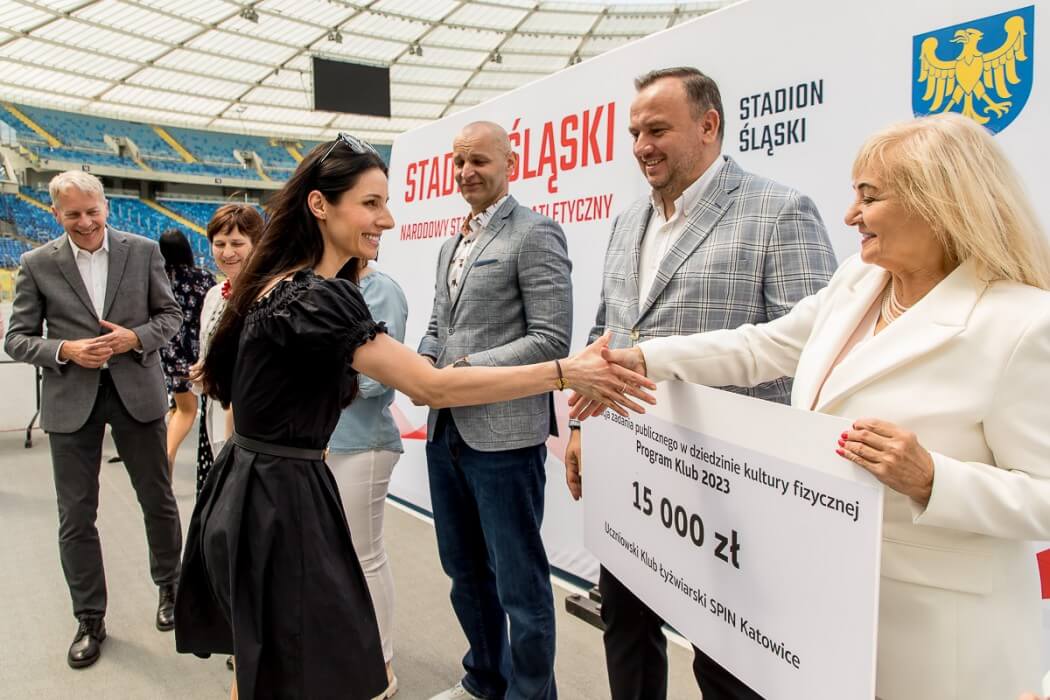 Zdjęcie do postu: Program „Klub” na Śląsku. Czeki rozdane!