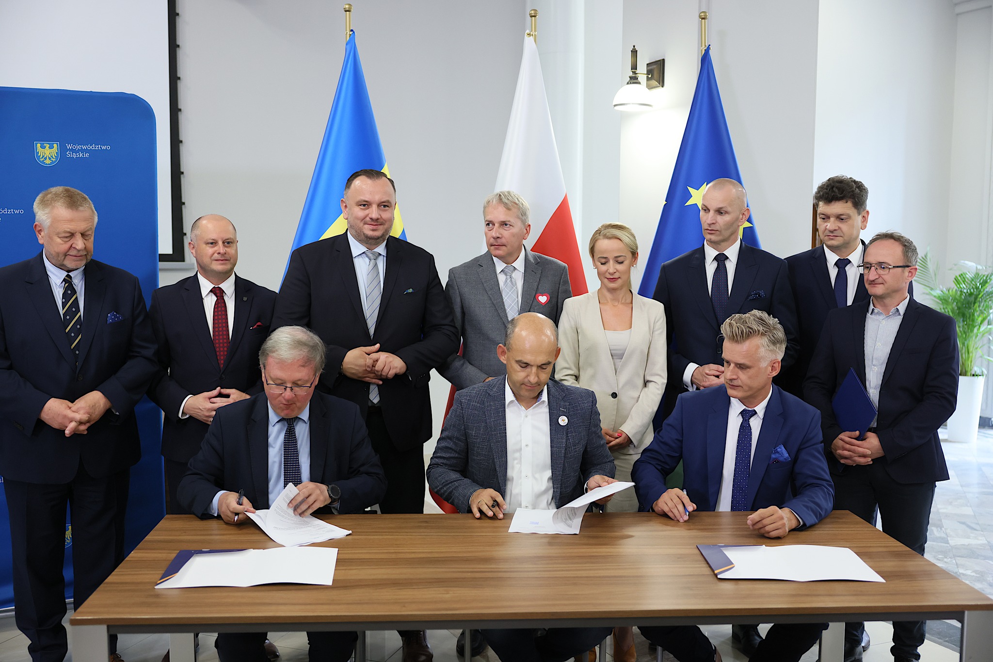 Zdjęcie do postu: Podpisanie umowy na przebudowę drogi wojewódzkiej nr 925
