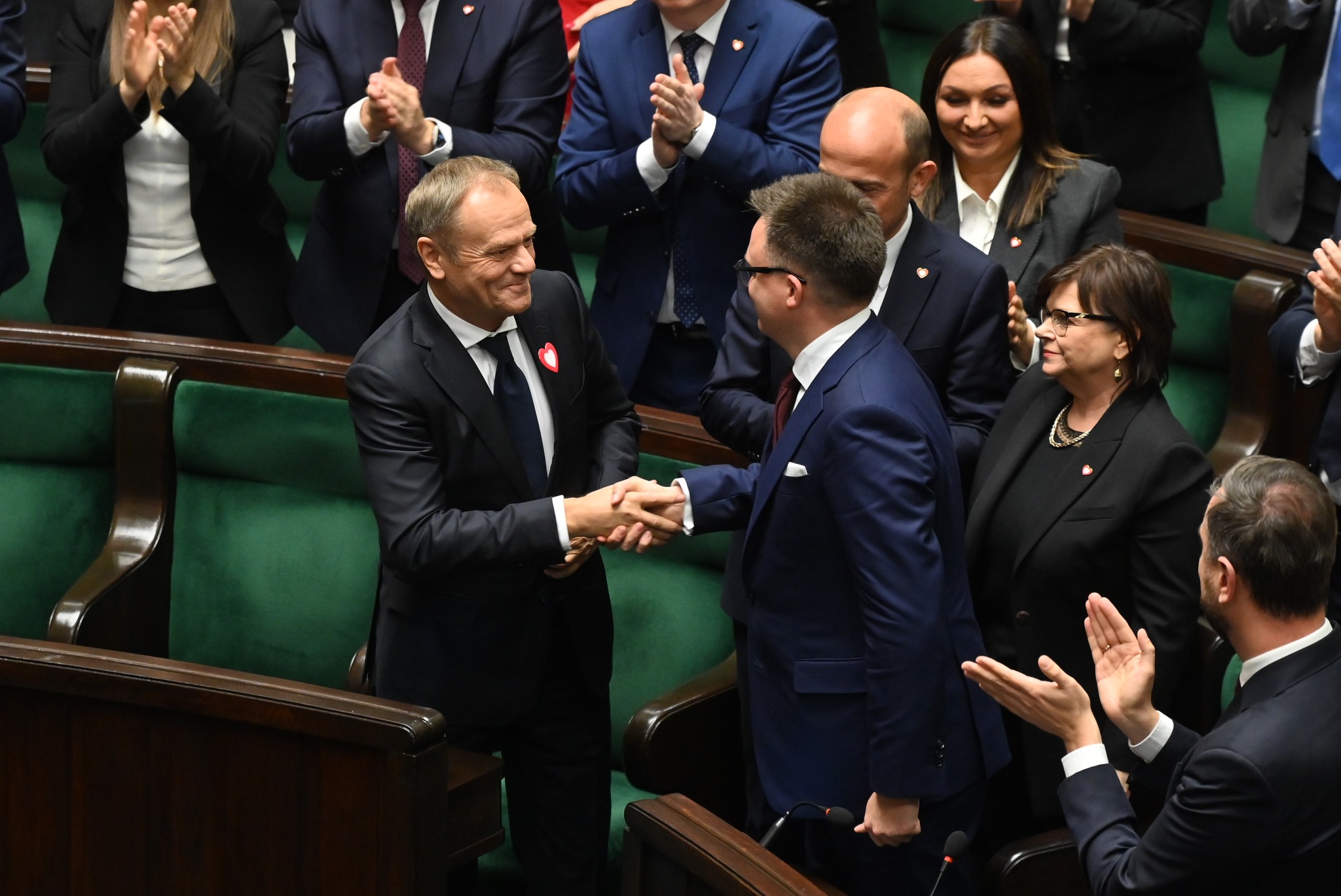 Takiego sondażu dawno nie było! Różnica między KO a PiS marginalna?