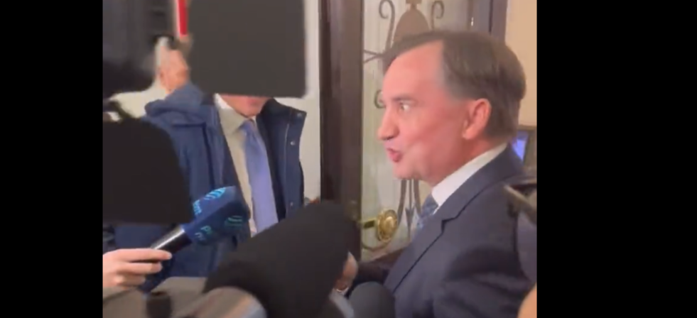 To on umożliwił wjazd Ziobry do USA. „Pilna wiza”!