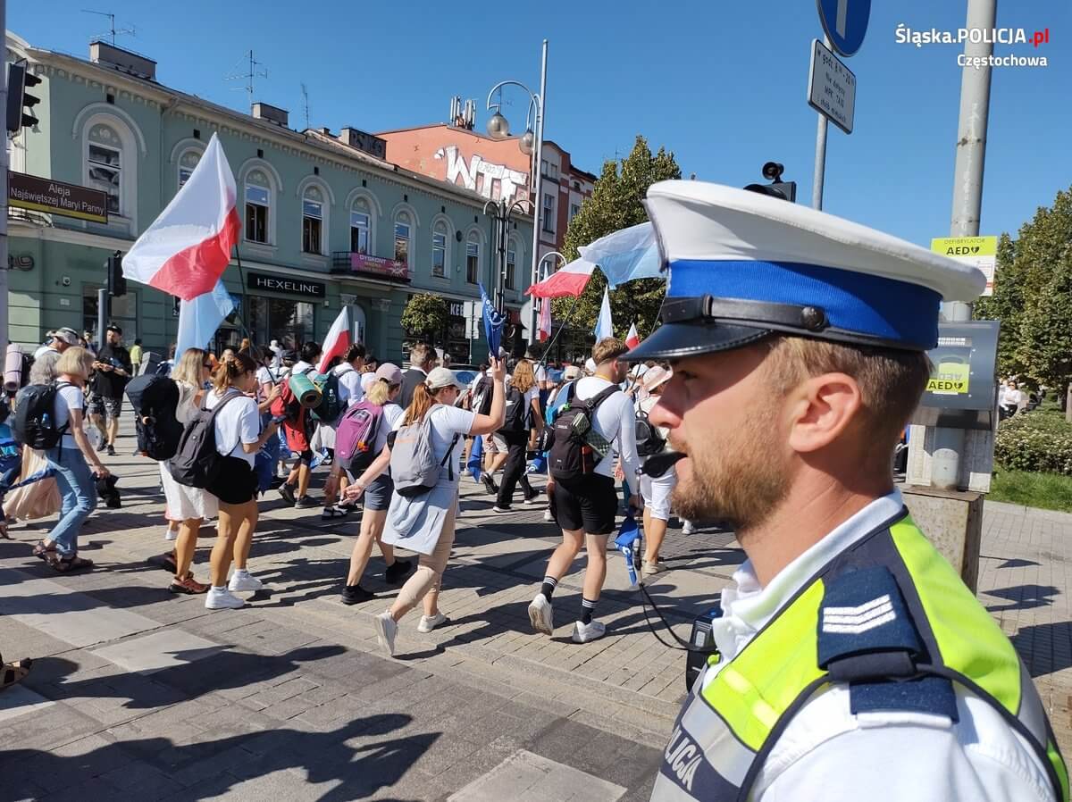 Na Jasną Górę przybyło więcej pielgrzymów niż rok temu. Tysiące osób pokonały setki kilometrów