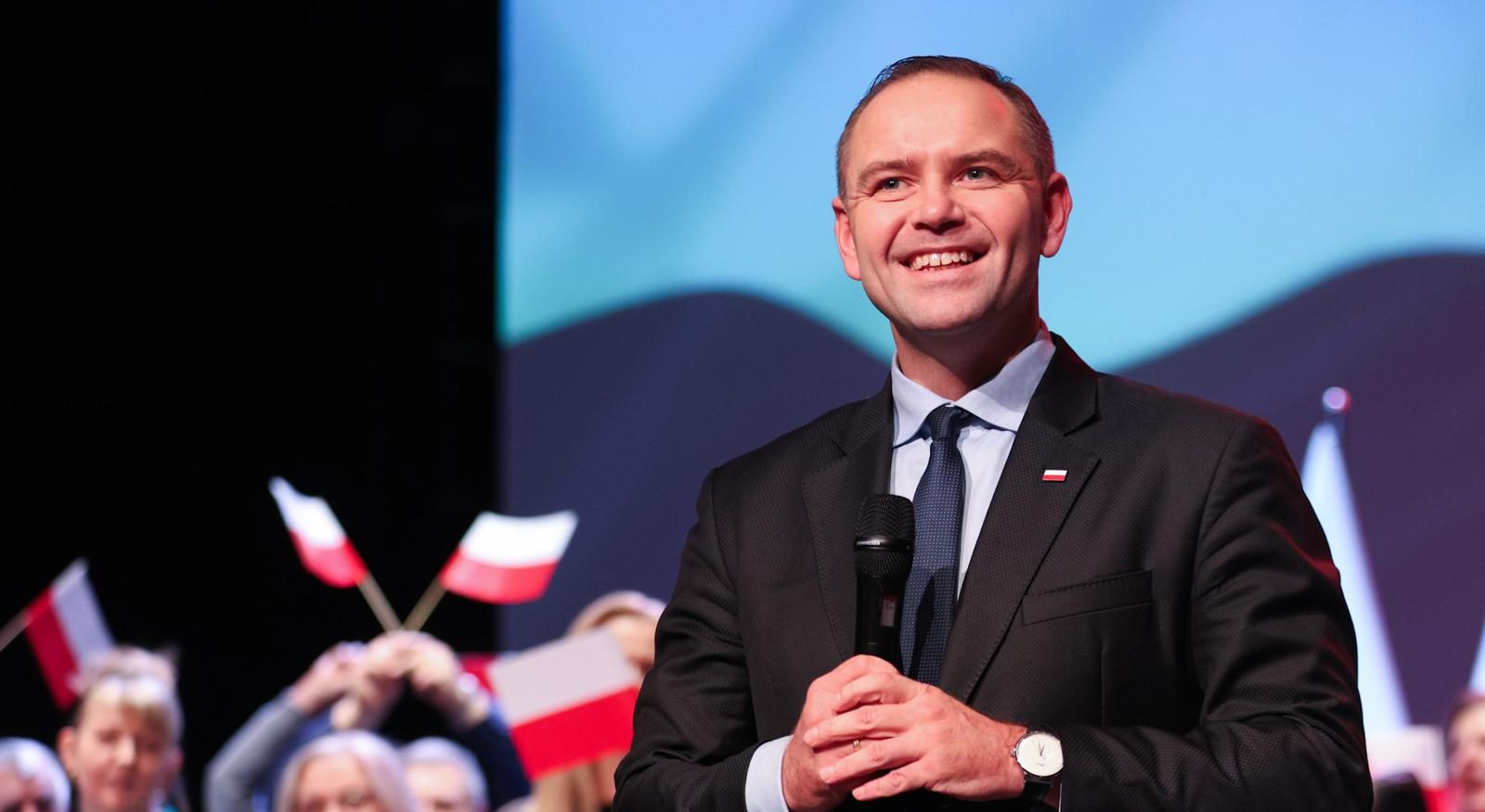 Szczepkowska ogłaszała w Polsce koniec komunizmu, teraz atakuje Nawrockiego za stół, Okrągły Stół. „Rezydent pałacu”