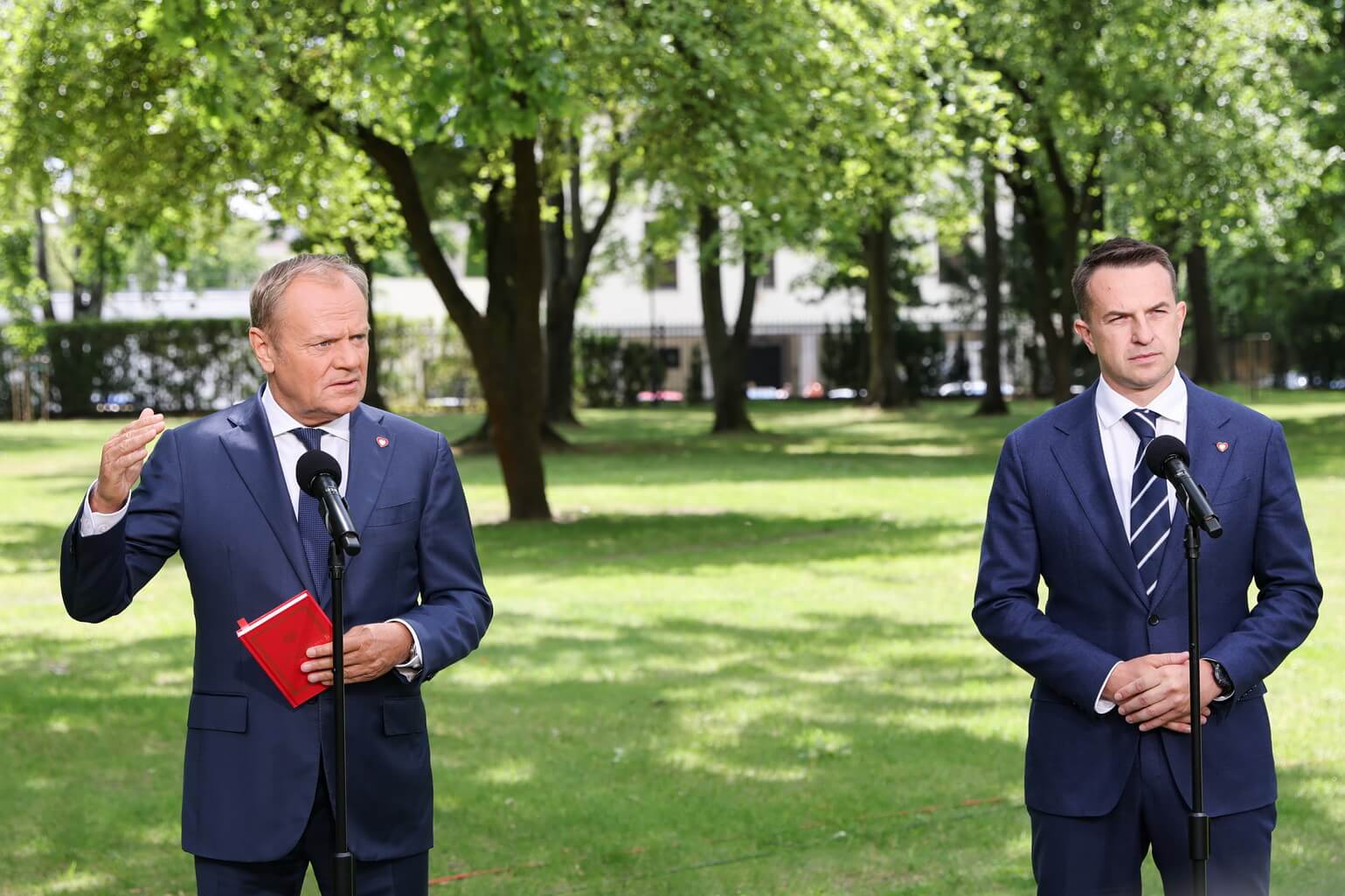 Radny KO, lekarz który bez specjalizacji zarobił w rok 1,6 mln złotych odchodzi z partii. Rzecznik rządu: patologia
