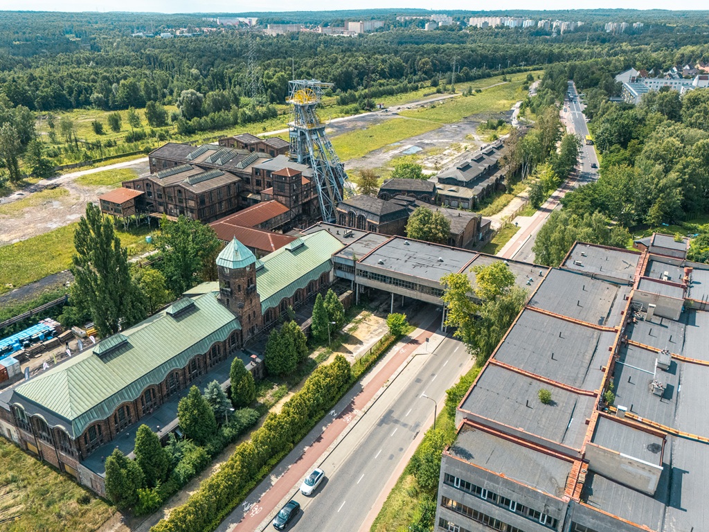 Stowarzyszenie BoMiasto: 82 proc. badanych Polaków chce pracować w czystym przemyśle. Kluczowe będą nowe inwestycje