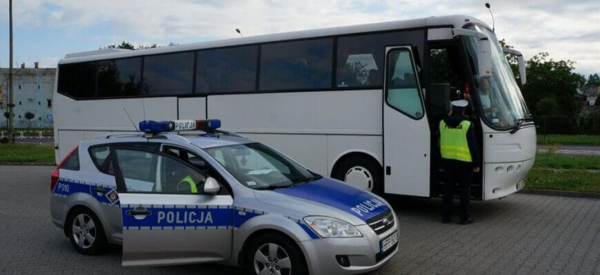 Kontrola autokaru przed wyjazdem na wakacje