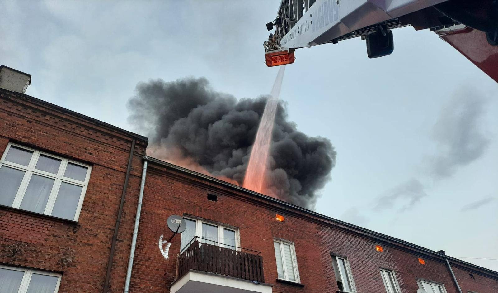 Mieszkańcy kamienic z Dąbrowy Górniczej przy ul. Warszawskiej 74 i 72 po pożarze objęci opieką miasta