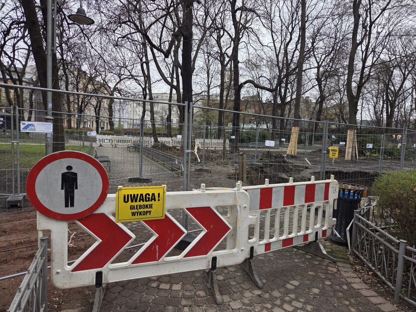 Chorzów. Wodociągi remontują kanalizację z 1899 roku biegnącą przez Park Hutników