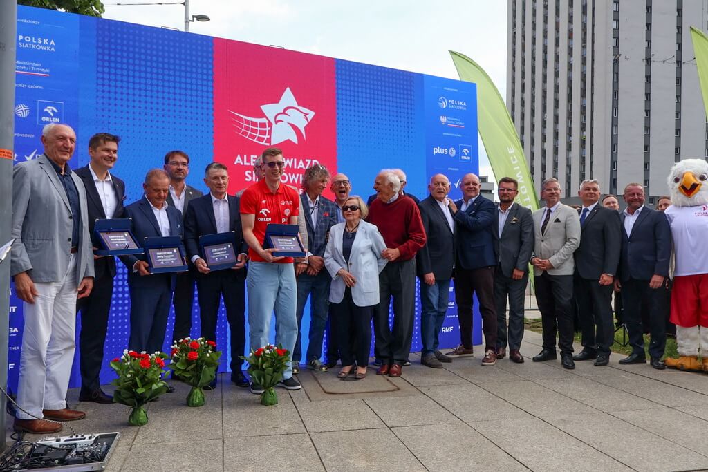 Aleja Gwiazd Siatkówki wzbogaciła się o kolejne pamiątkowe tablice