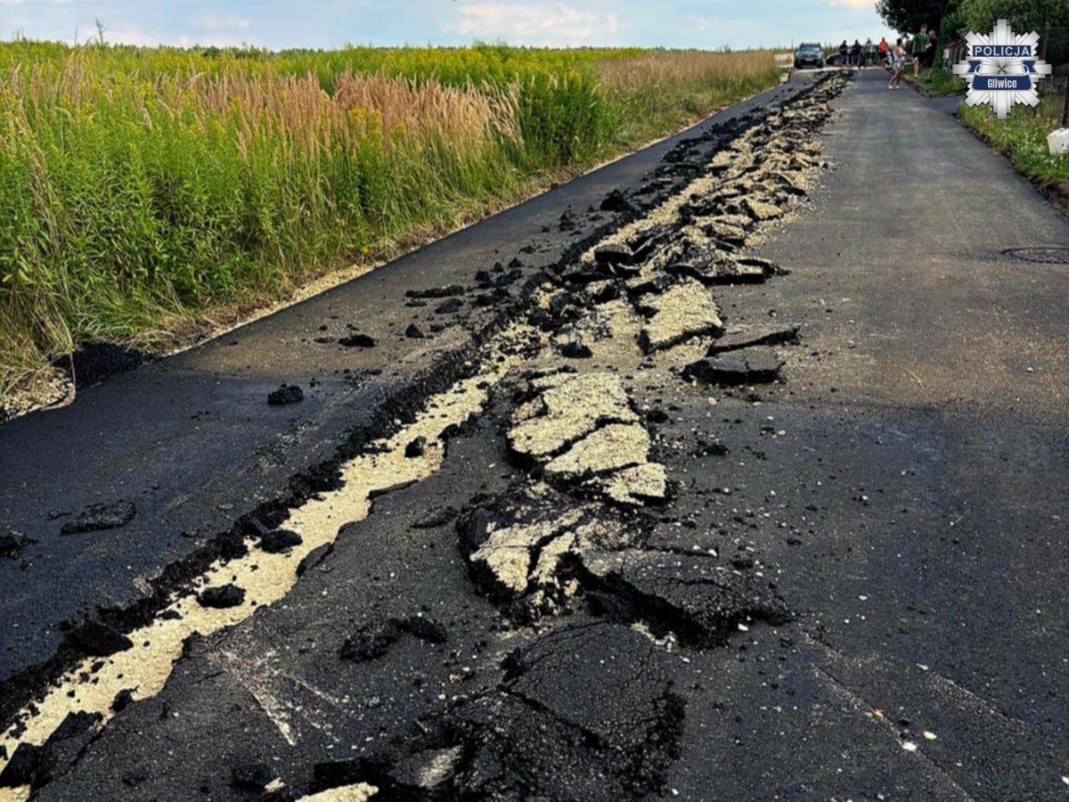 Rolnik zaorał świeżo położony asfalt w Gliwicach. Usłyszał zarzut, straty to 400 tys. zł
