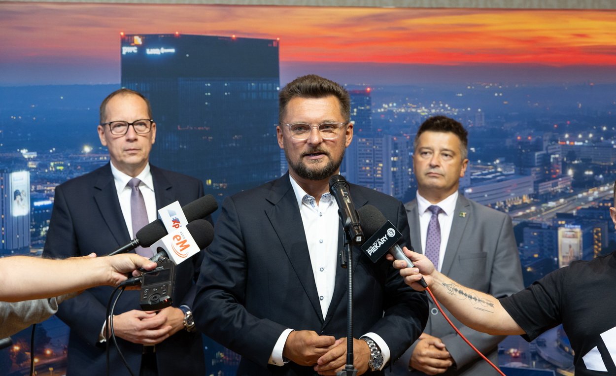 Basen, strefa rekreacyjna i sala sportowa w Kostuchnie
