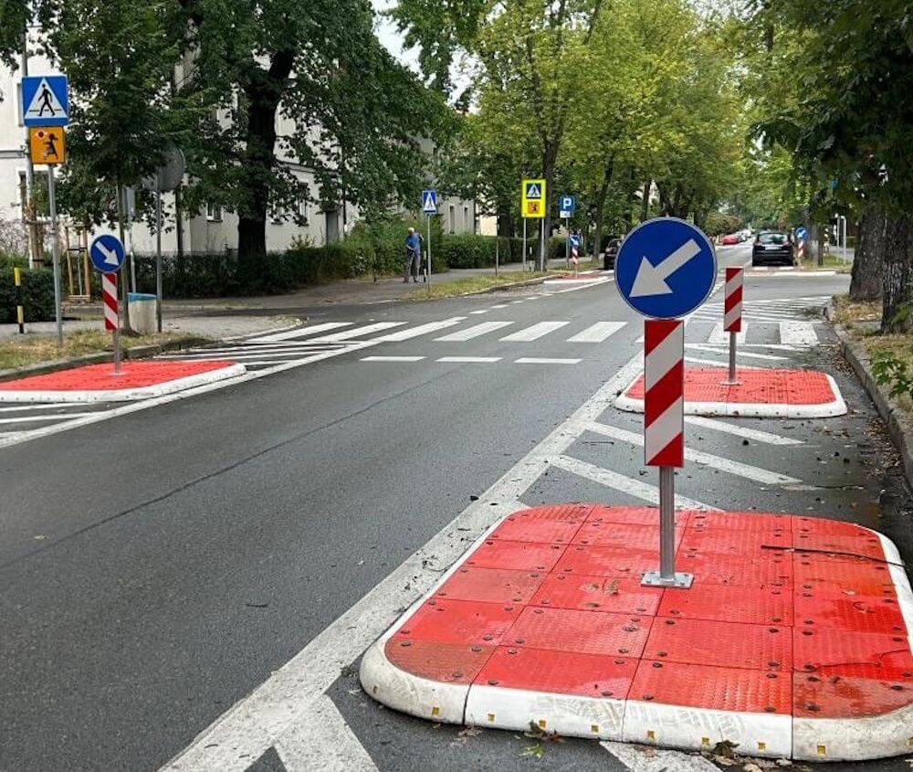 Piesi mogą czuć się bezpieczniej. Nowe rozwiązania na ul. Okrzei w Gliwicach
